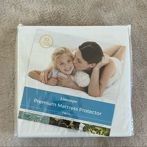 Twin Mattress Protector